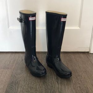 Hunter Rain Boots—gloss navy blue